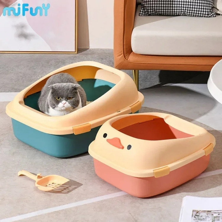 Duck-Themed Cat Litter Box with Sand Return Pedal